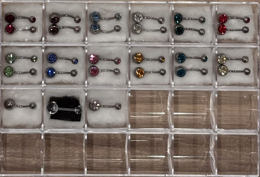 ピアス：へそピアス